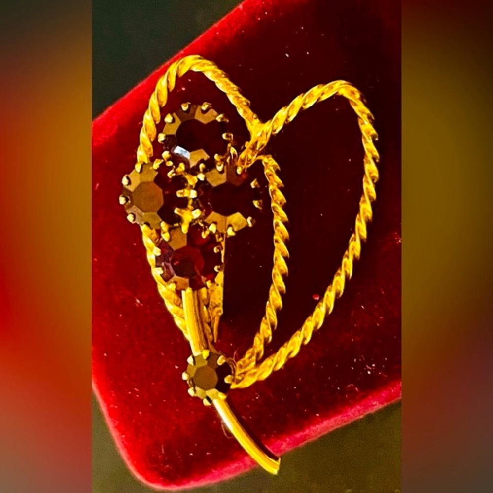 Vintage Gold Rope and Ruby Crystal Brooch - Picture 4 of 8
